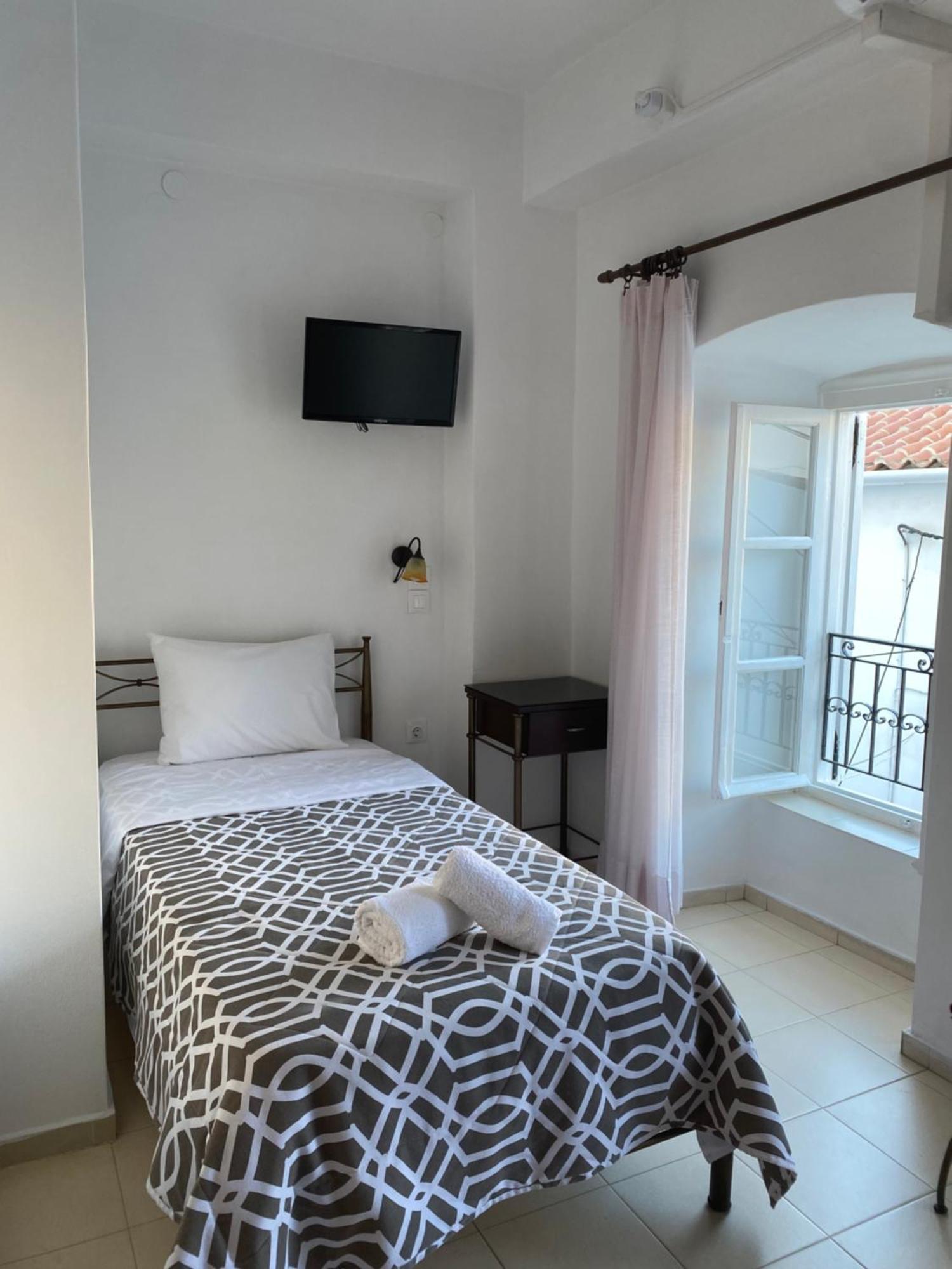 Pension Efie Đảo Hydra Ngoại thất bức ảnh